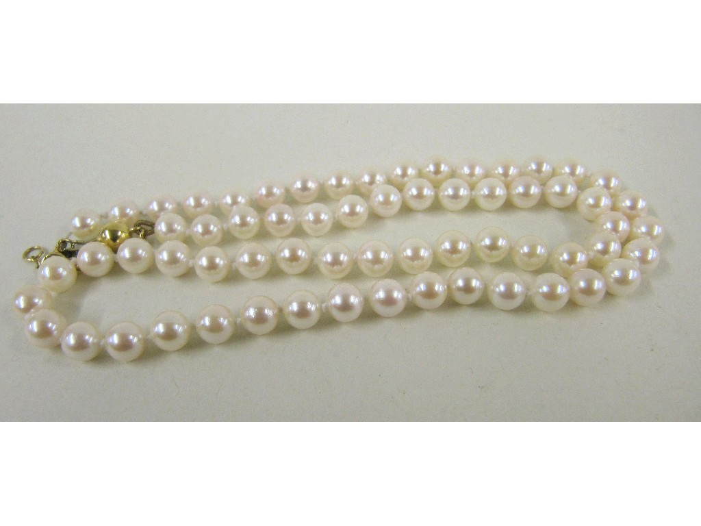 Appraisal: String of cultured pearls with ct gold clasp