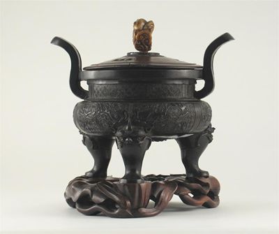 Appraisal: A Chinese bronze tripod censer with curved handles and taotie