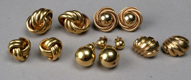 Appraisal: A PAIR OF CT GOLD EAR STUDS in the form