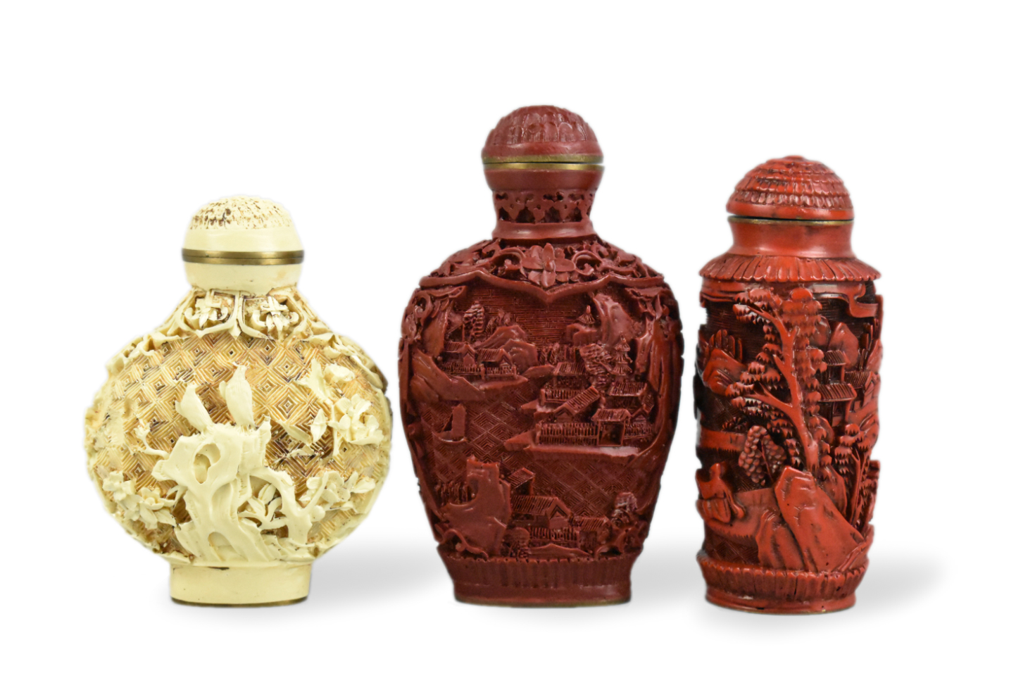 Appraisal: A group of three Chinese lacquered snuff bottles dating from