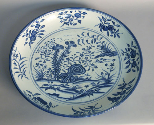 Appraisal: Blue and white export porcelain charger dia