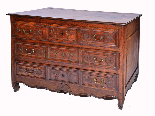 Appraisal: AN TH CENTURY FRENCH OAK COMMODE fitted with three long