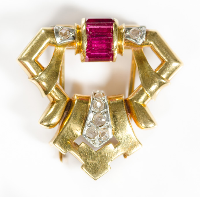 Appraisal: RUBY DIAMOND AND EIGHTEEN KARAT GOLD FUR CLIP k yellow