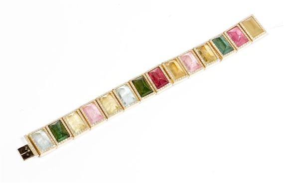 Appraisal: GEMSTONE AND DIAMOND BRACELET Yellow gold Very decorative bracelet of