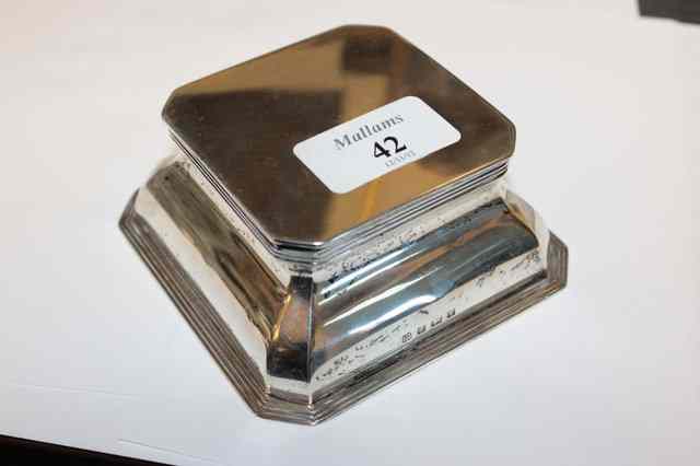 Appraisal: AN EDWARDIAN SILVER INKWELL of square squat spreading form with