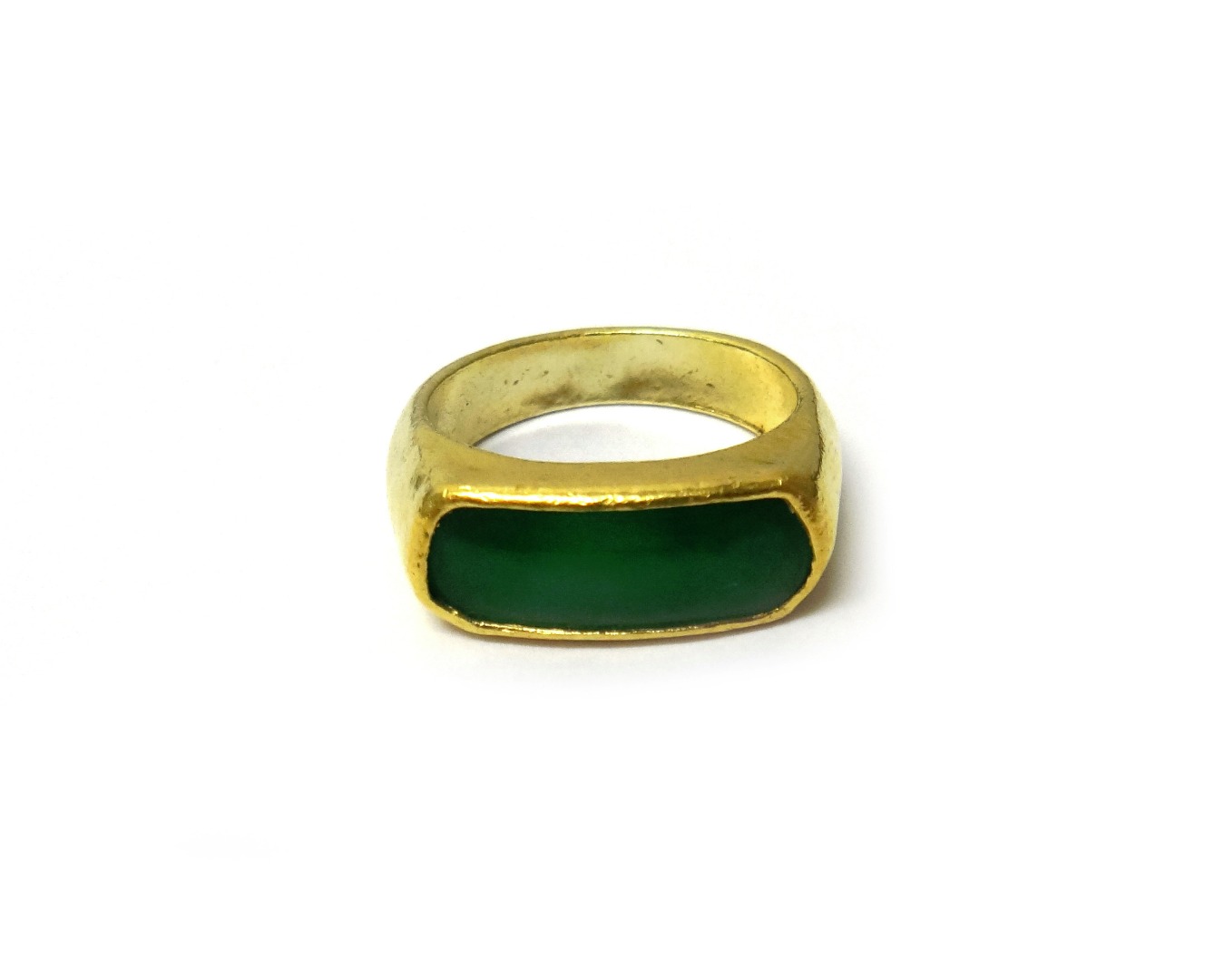 Appraisal: A gold and jade set single stone ring mounted with