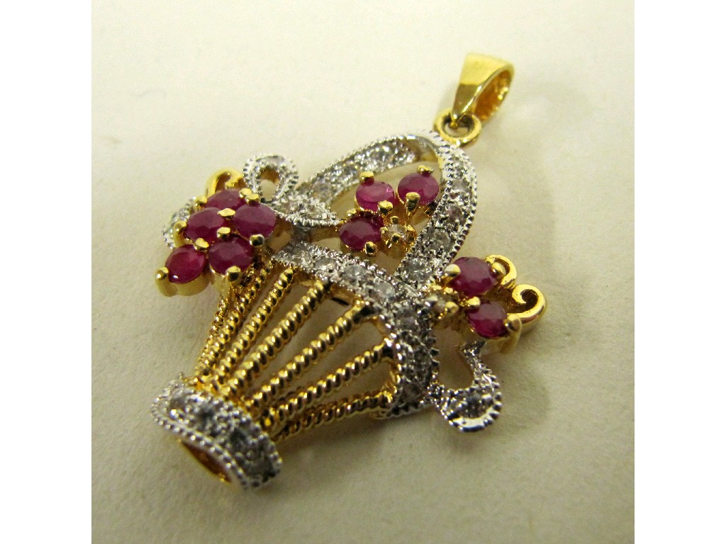 Appraisal: Nine carat bi colour gold pendant in the form of