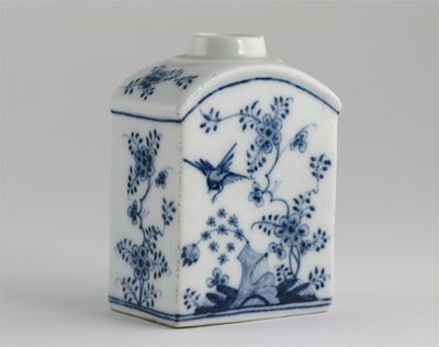 Appraisal: A Meissen tea canister painted in blue with a bird