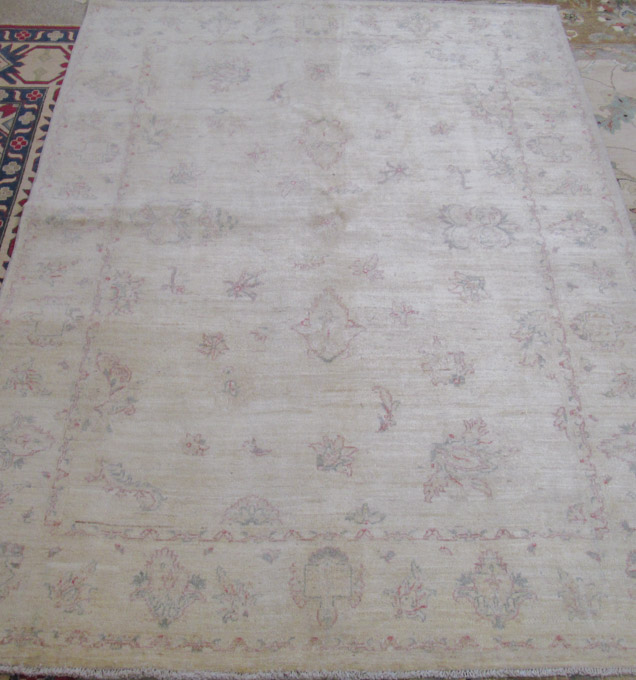 Appraisal: HAND KNOTTED ORIENTAL CARPET stylized floral Oushak design of West