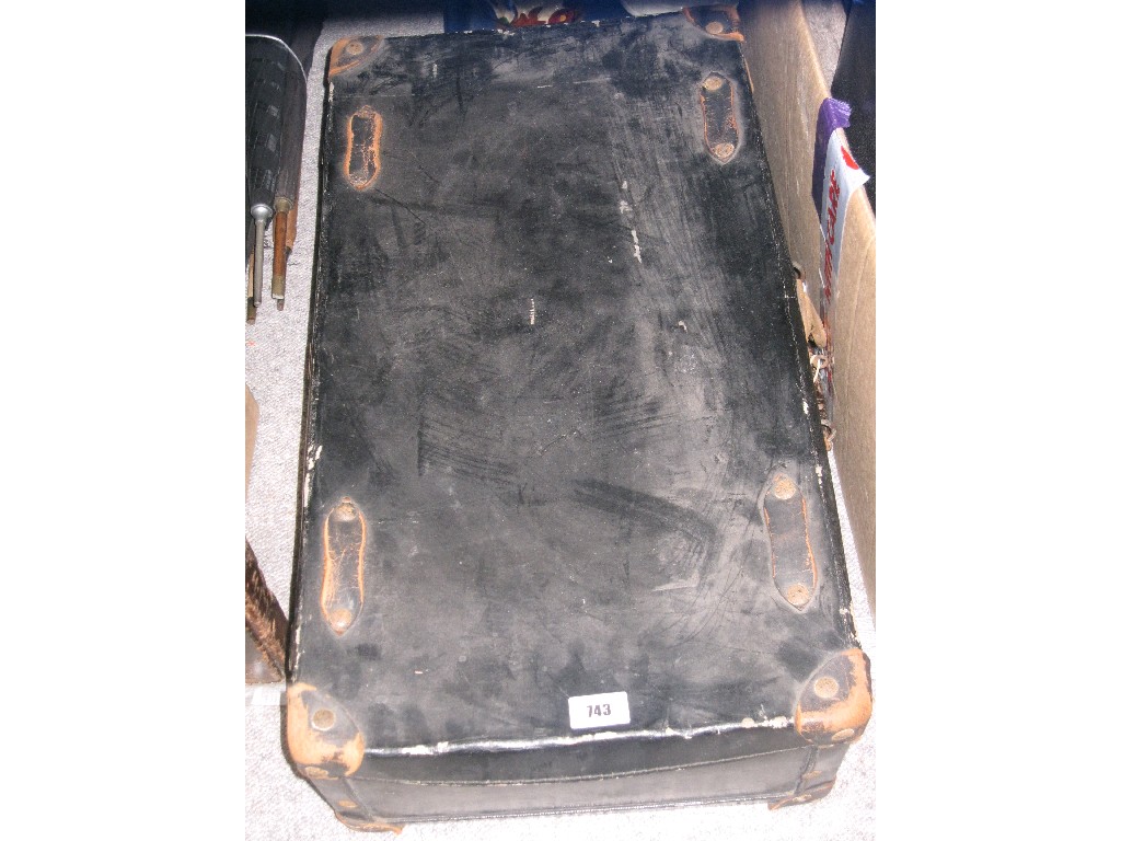 Appraisal: A suitcase containing two jigsaw puzzles