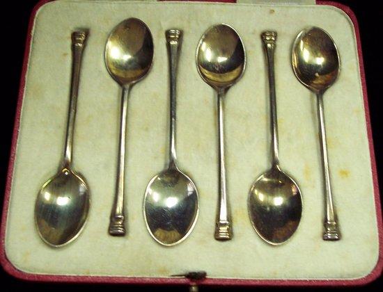 Appraisal: Six seal top coffee spoons Sheffield cased