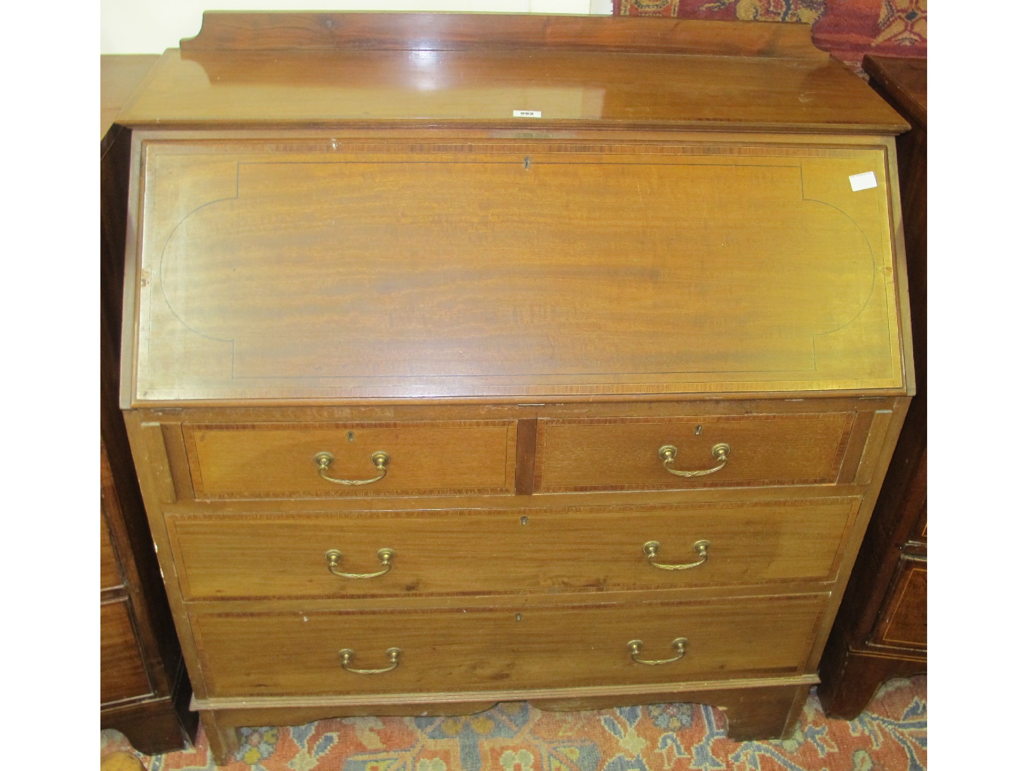 Appraisal: An Edwardian mahogany and crossbanded bureau