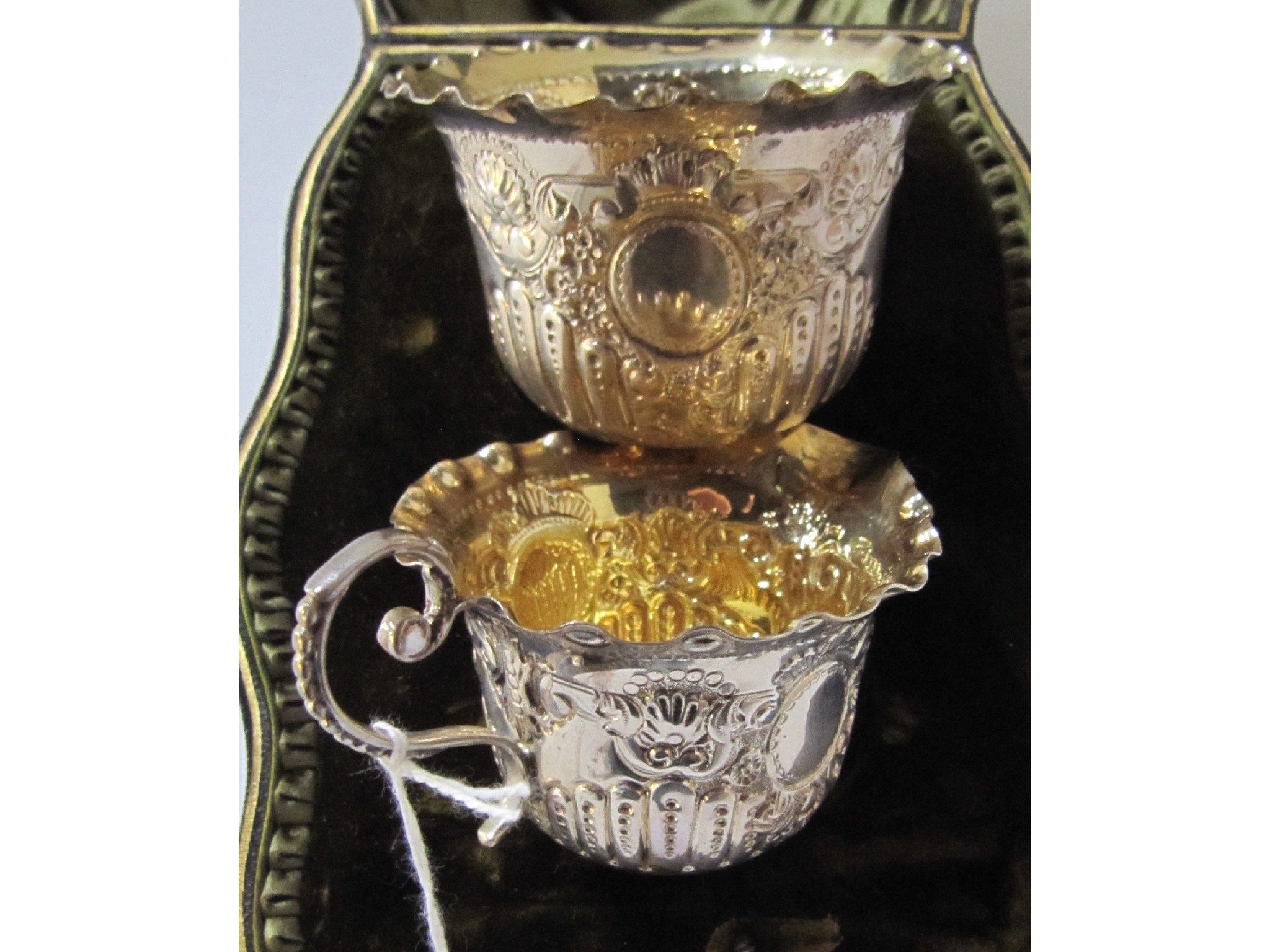 Appraisal: A cased silver cream and sugar London oz