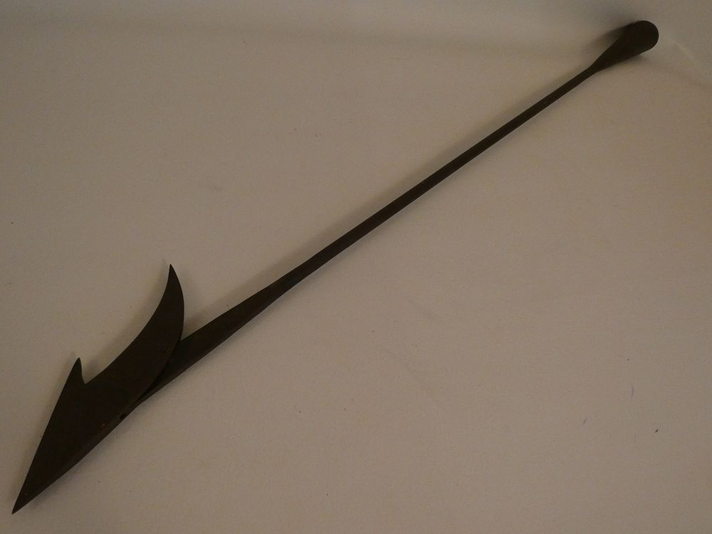 Appraisal: ANTIQUE WHALE HARPOON Antique iron whaling harpoon in long toggle