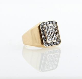 Appraisal: Man's K Yellow Gold Dinner Ring the octagonal t Man's