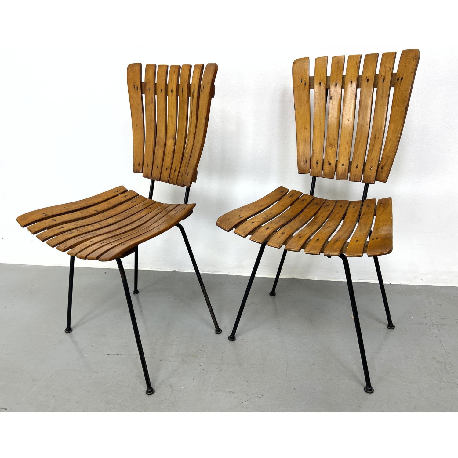 Appraisal: PR ARTHUR UMANOFF Wood Slat Dining Chairs Hairpin Iron Frame