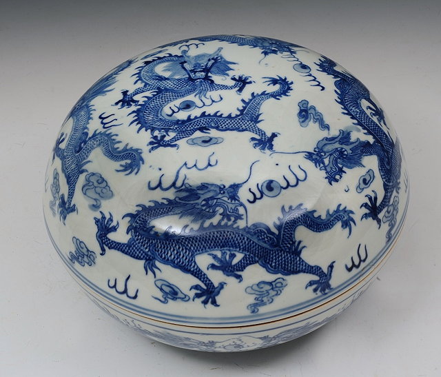 Appraisal: A CHINESE BLUE AND WHITE PORCELAIN BOWL and cover decorated