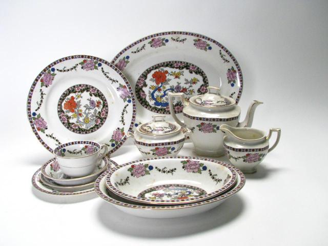 Appraisal: Set of Meakin Indian Tree Dinnerware including dinner plates luncheon