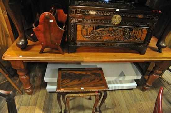 Appraisal: A COUNTRY STYLE PINE KITCHEN TABLE