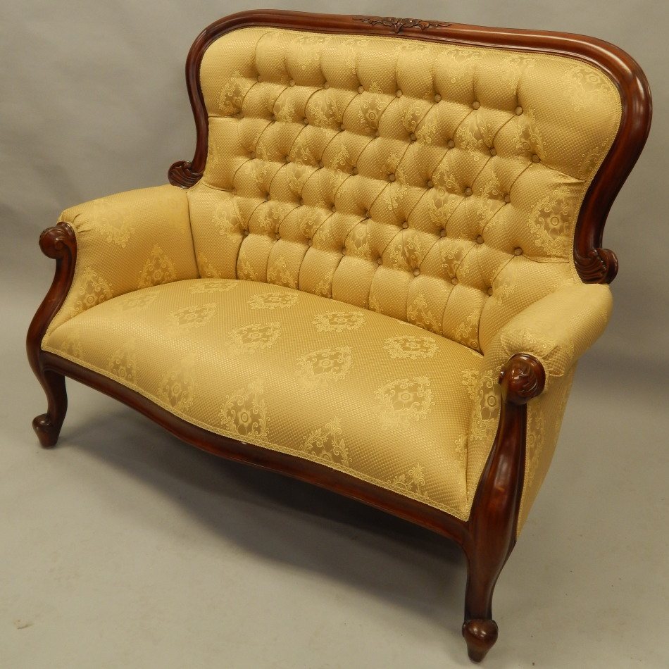 Appraisal: A modern mahogany finished two seater settee and button back