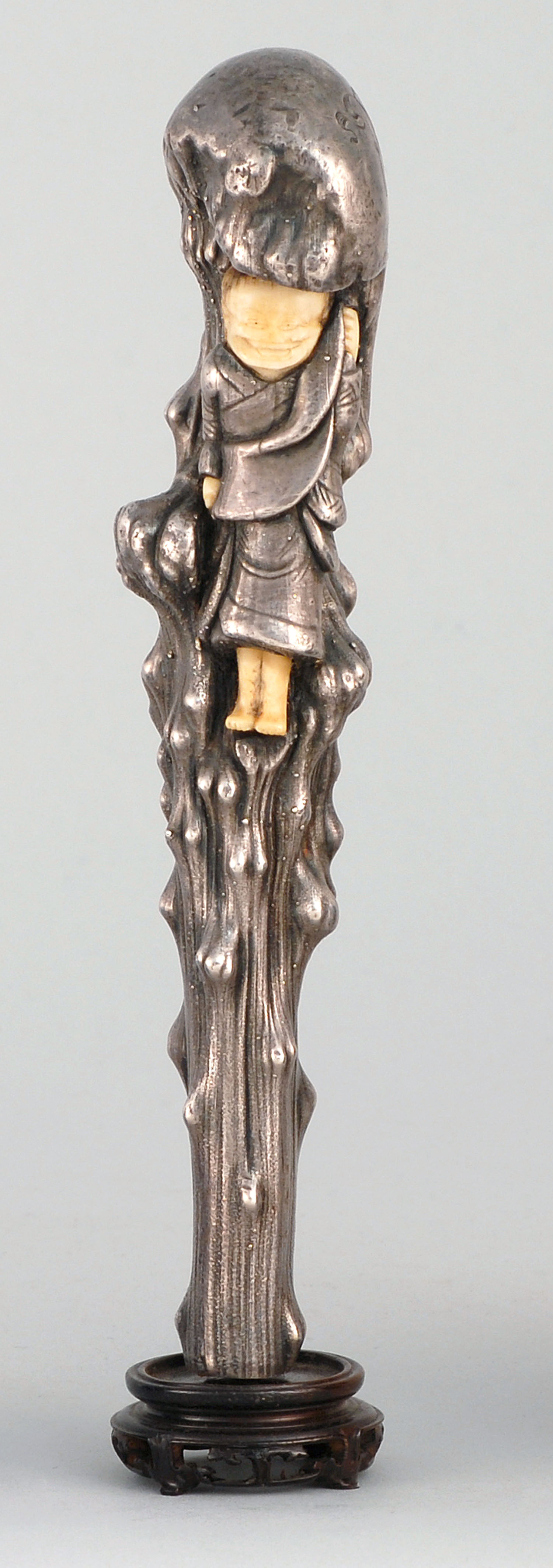 Appraisal: SILVER AND STAGHORN CANE HANDLE Late Meiji PeriodIn the form