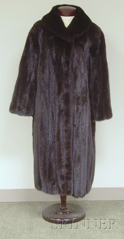 Appraisal: Mink Fur Coat size large Approximate measurements Armpit to armpit