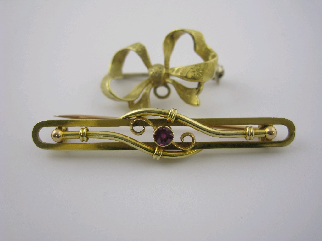 Appraisal: A Bar Brooch collet-set central red stone stamped ct and