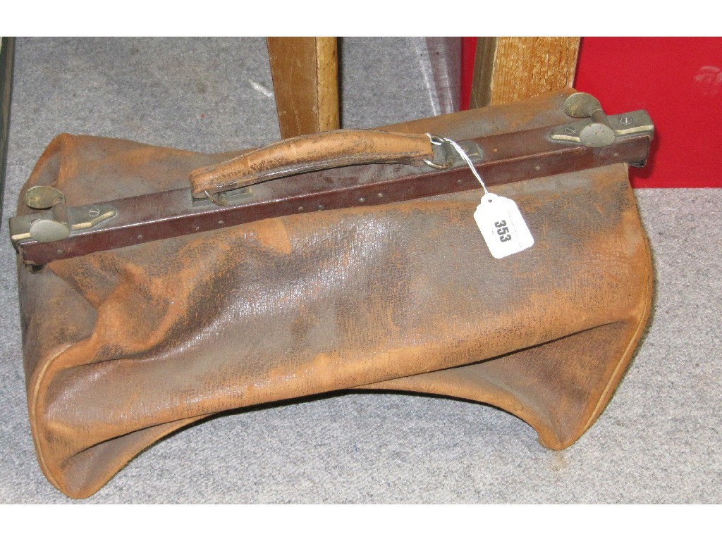 Appraisal: Gladstone bag