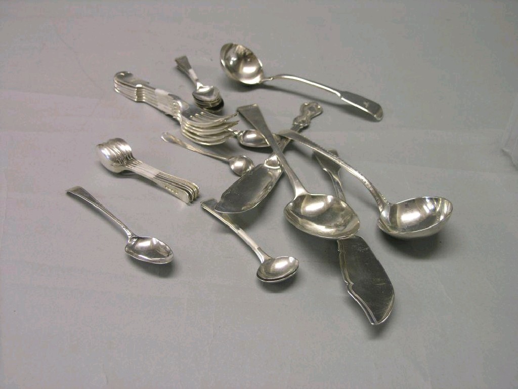 Appraisal: A set of six Mappin Webb silver fiddle pattern dessert