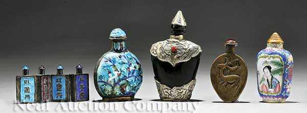 Appraisal: A Group of Five Chinese Snuff and Medicine Bottles the