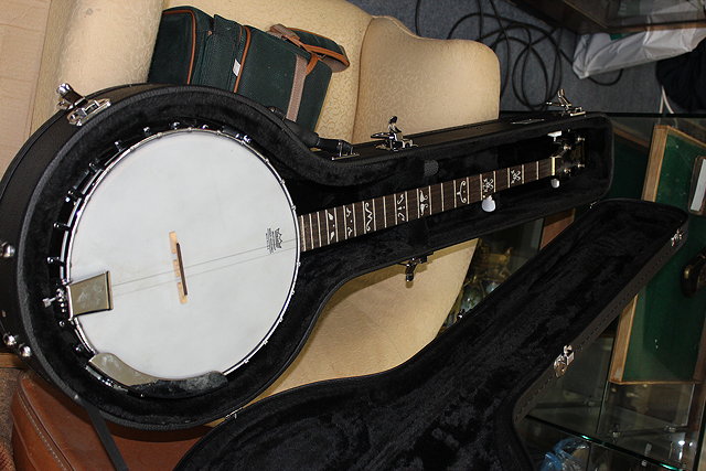 Appraisal: A SAMICK ROSEWOOD BANJO in fitted hard black case