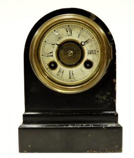 Appraisal: Eli Terry Diminutive Beehive One Day Mantel Clock CONNECTICUT LATE