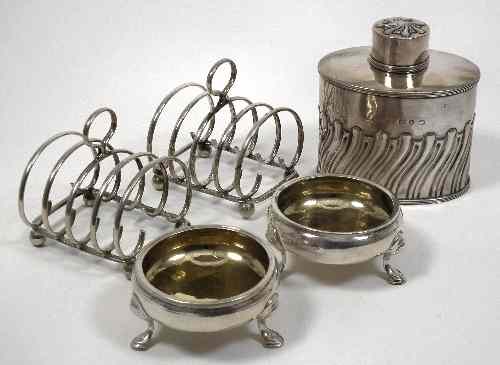 Appraisal: A late Victorian silver oval tea caddy with partly reeded