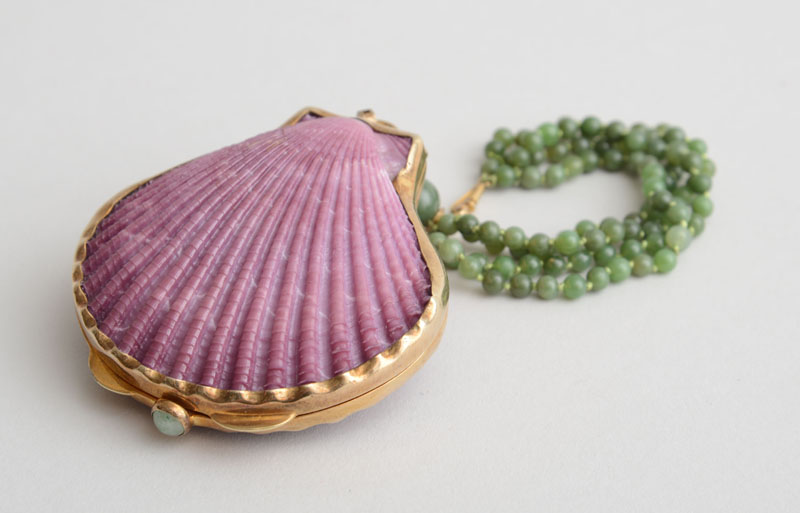 Appraisal: MARGUERITE STIX SHELL PENDANT COIN PURSE Stamped 'STIX' with green