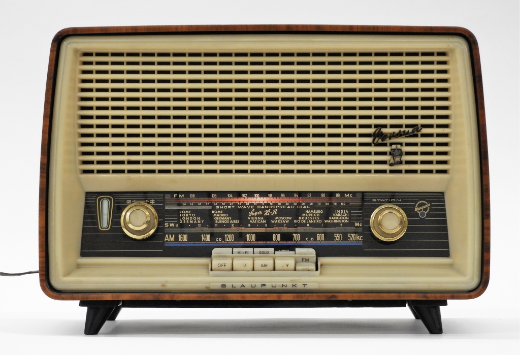 Appraisal: BLAUPUNKT VERONA D SHORT WAVE AM FM MODERN RADIO Germany