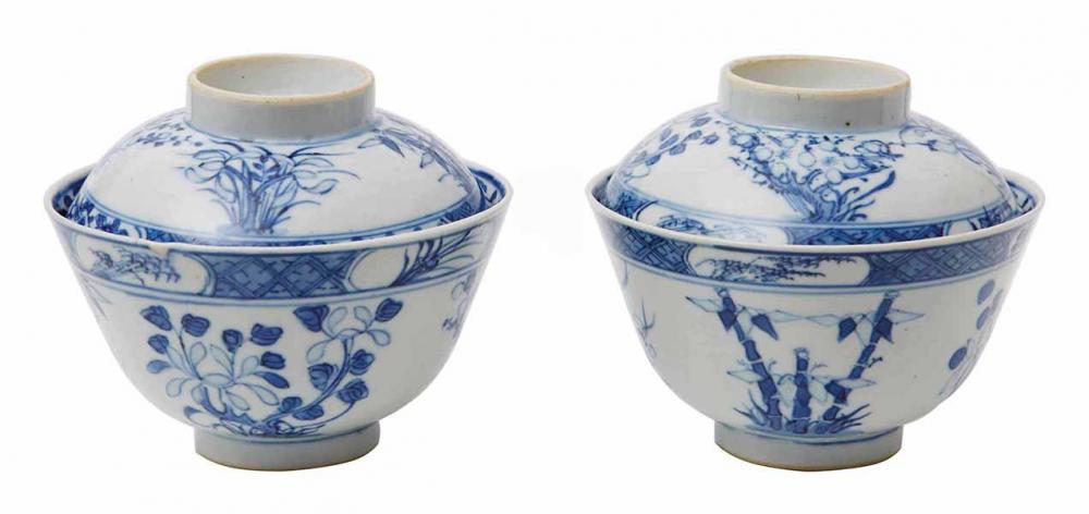 Appraisal: A PAIR OF CHINESE BLUE AND WHITE PORCELAIN LIDDED BOWLS