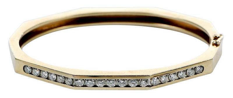 Appraisal: kt Diamond Hinged Bangle Bracelet round brilliant diamonds estimated total