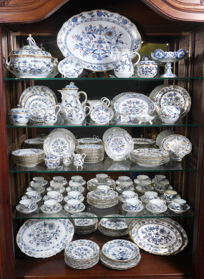 Appraisal: MEISSEN BLUE ONION RICH AND GOLD TRIM An assembled collection