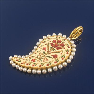 Appraisal: An Indian gold boteh pendant the pendant with cream green