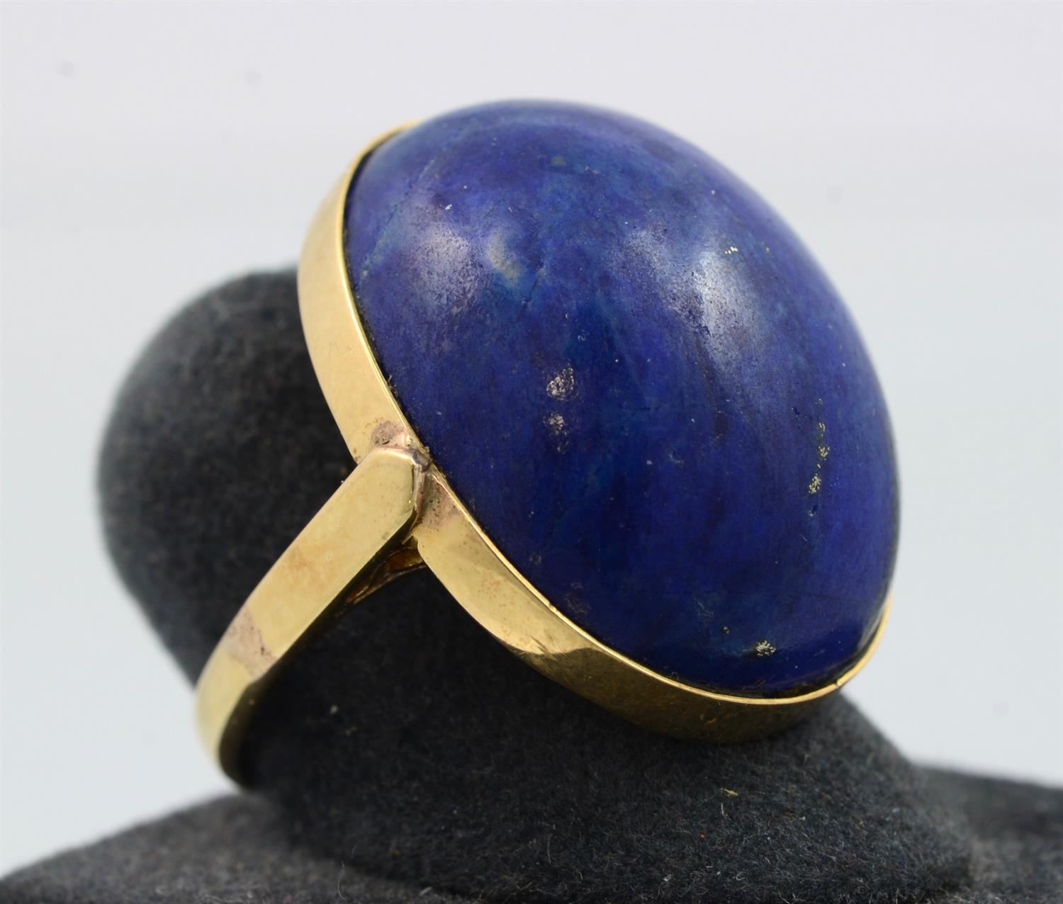 Appraisal: K Yellow Gold and Lapis Lazuli Bombe Ring size -