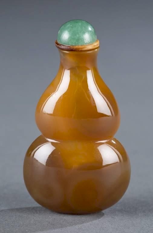 Appraisal: Agate flattened double gourd Chinese snuff bottle An agate flattened