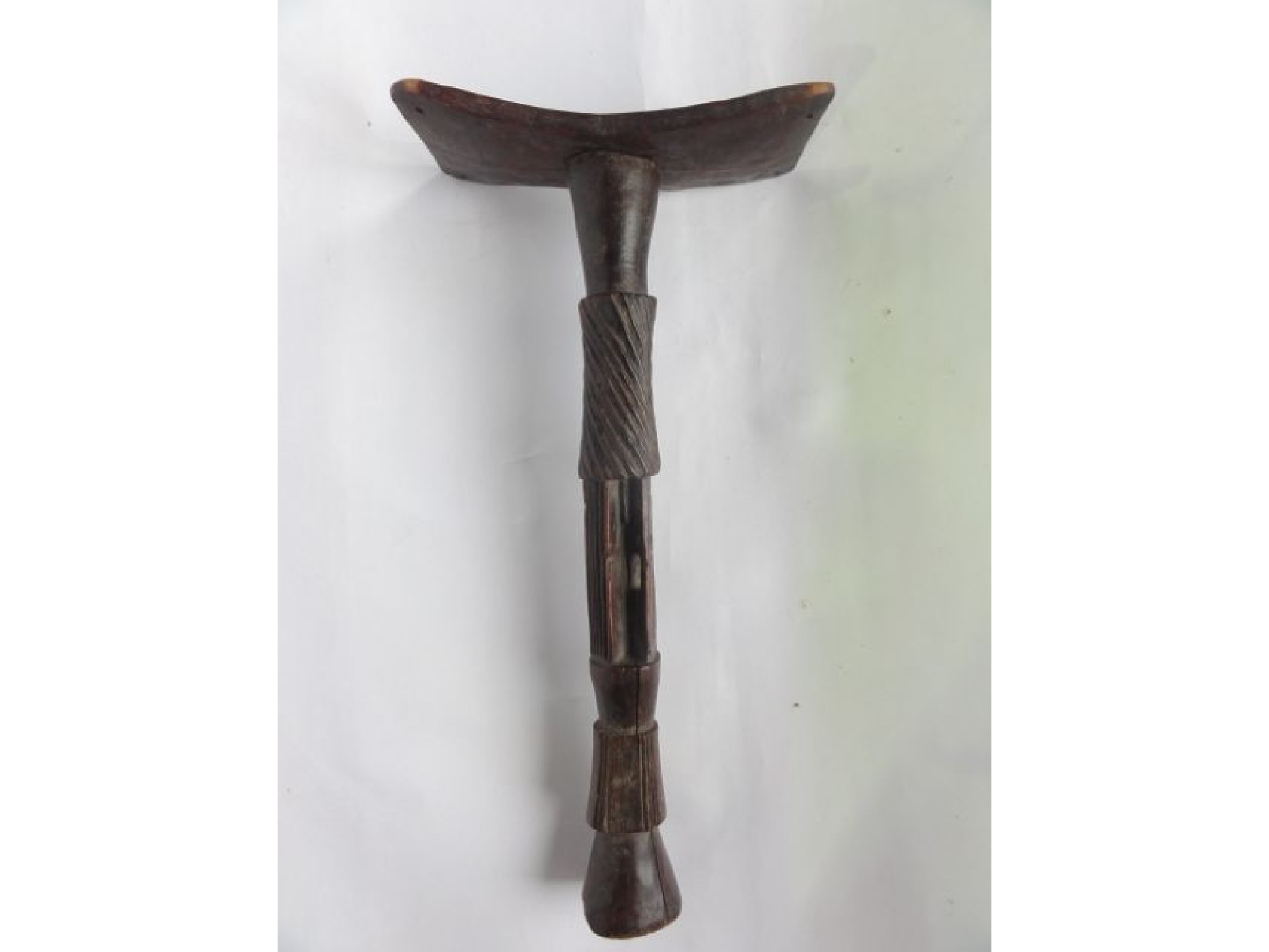 Appraisal: An unusual Ashanti T shaped stool rest with incised geometric