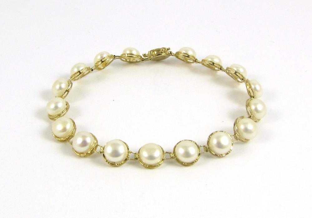 Appraisal: PEARL AND FOURTEEN KARAT GOLD BRACELET measuring in length and