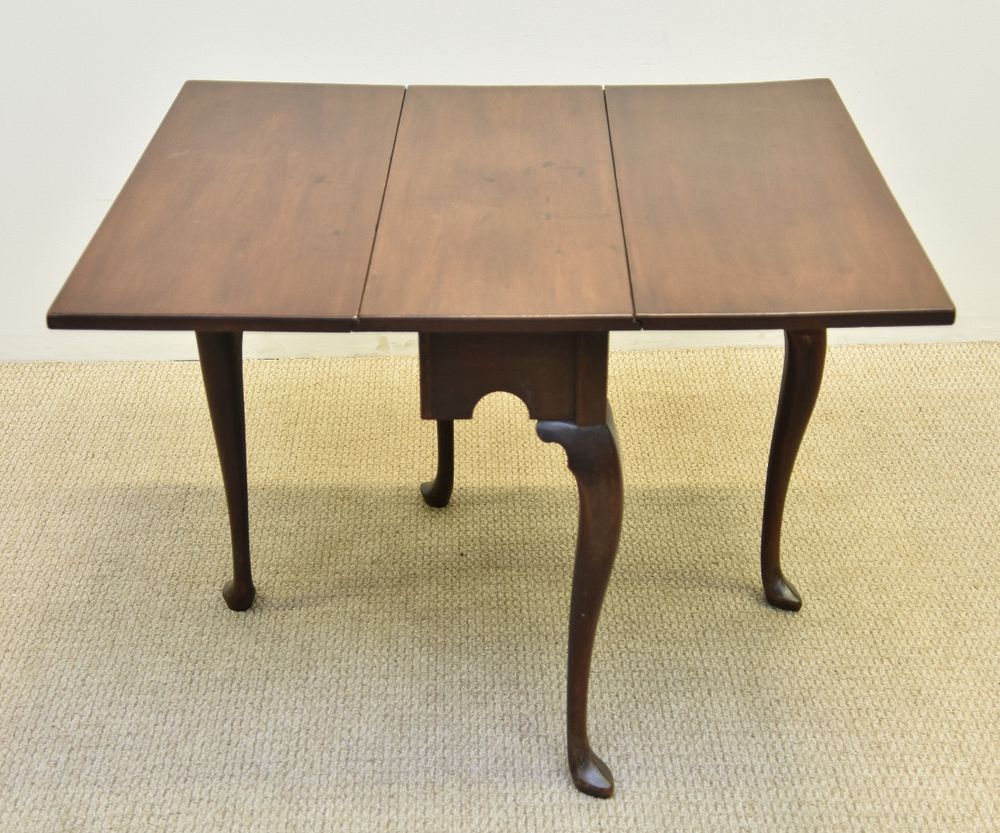 Appraisal: Queen Anne Mahogany Drop-Leaf Table Queen Anne mahogany drop-leaf table