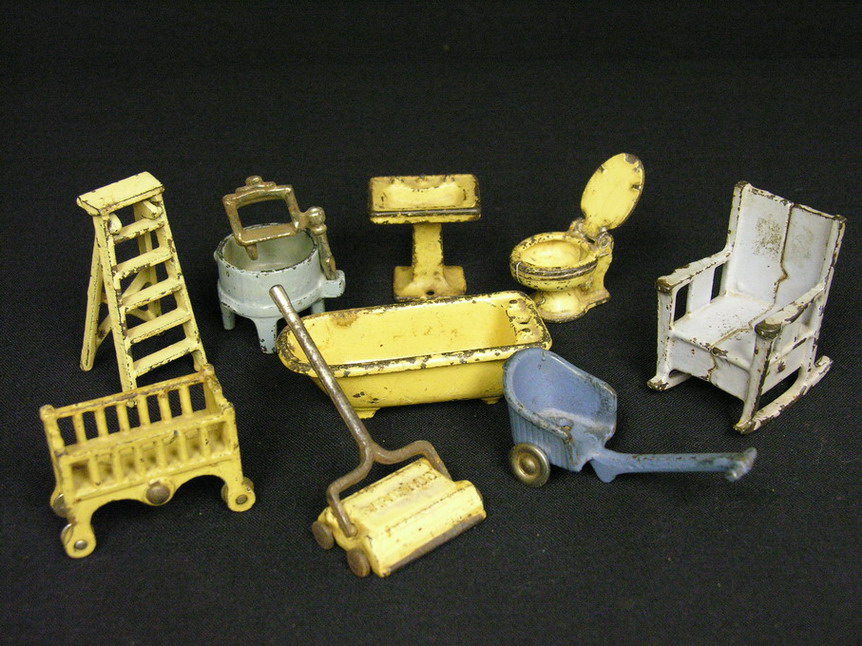 Appraisal: PC LOT CAST IRON TOYS KILGORE Estate items Some marked