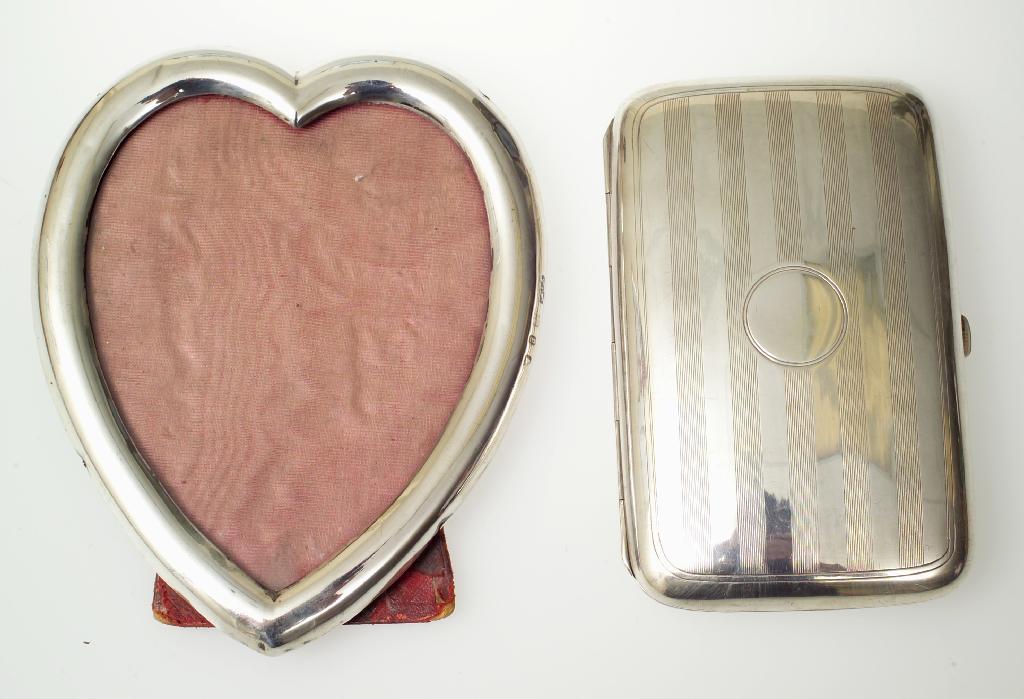 Appraisal: VICTORIAN SILVER HEART-SHAPED PHOTOGRAPH FRAME BIRMINGHAM with easel support cm