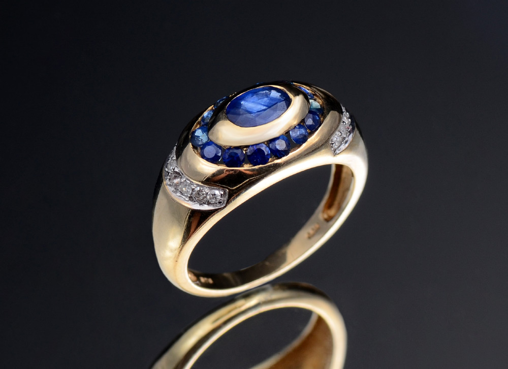 Appraisal: DIAMOND AND SAPPHIRE RING K yellow gold ring contains round