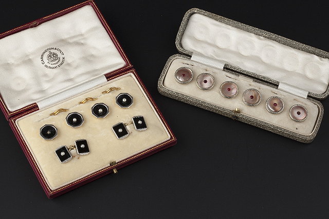 Appraisal: A GENTLEMAN'S DRESS SET cased by Carrington Co Ltd comprising