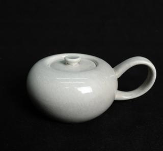 Appraisal: Russel Wright Sugar Bowl American ceramic covered sugar bowl by