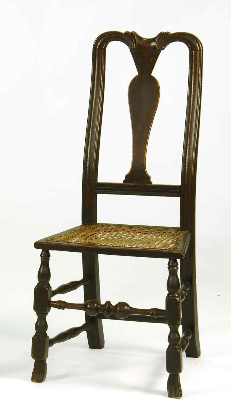 Appraisal: ANTIQUE AMERICAN QUEEN ANNE SIDE CHAIRCirca With carved yoke back